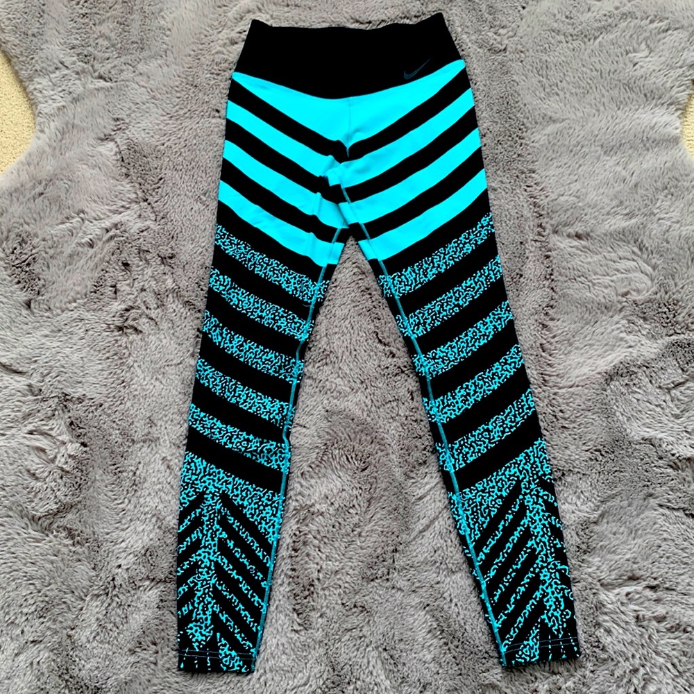 Wild & colorful Nike DRI-FIT leggings🖤💙